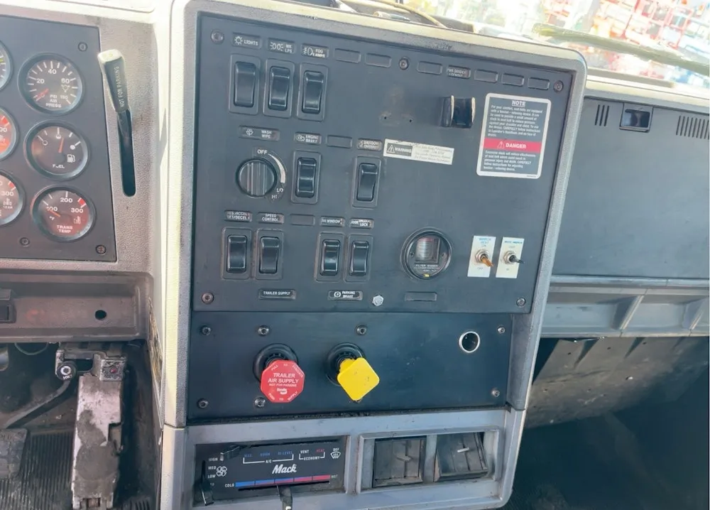 1998 Mack CH613 Tri/A 11 yard Hydraulic Dump Heavy
